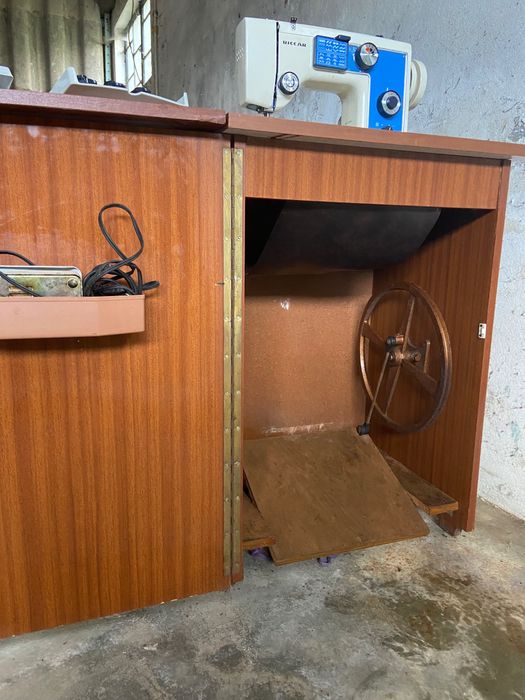 Máquina de costura elétrica