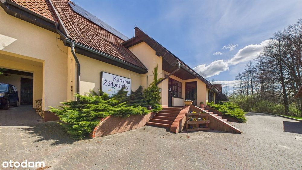 Hotel z restaurującą