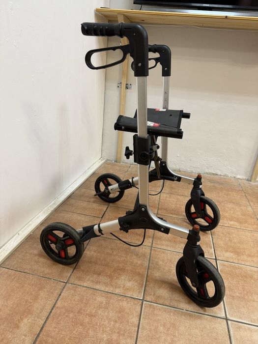 Ролатор ходунки з сидінням є з кошиком,є багато в наявності !