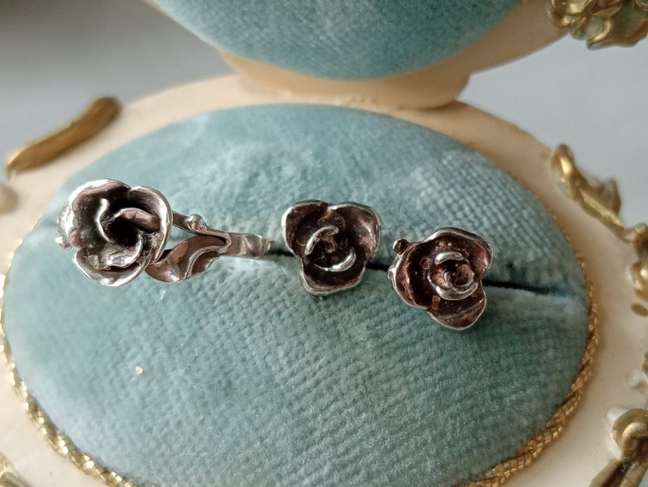 Srebrny komplet ròżyczki