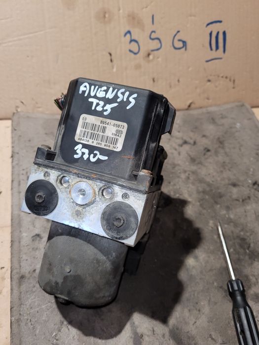Pompa abs toyota Avensis t25 2004r