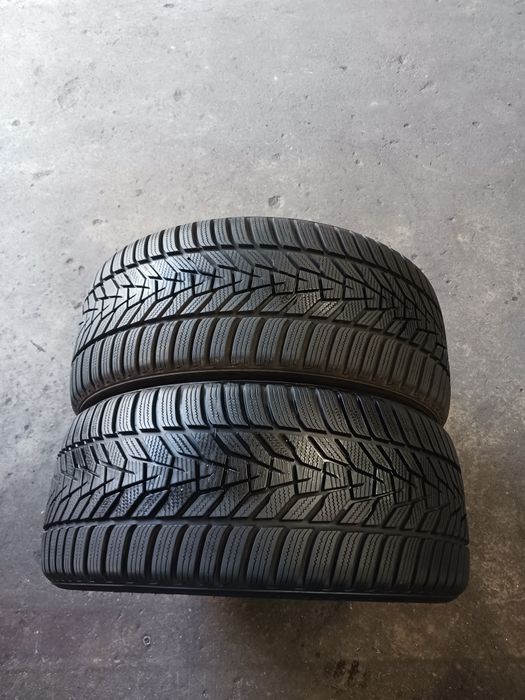 Vendo pneus semi-novos 245/40/18 Hankook