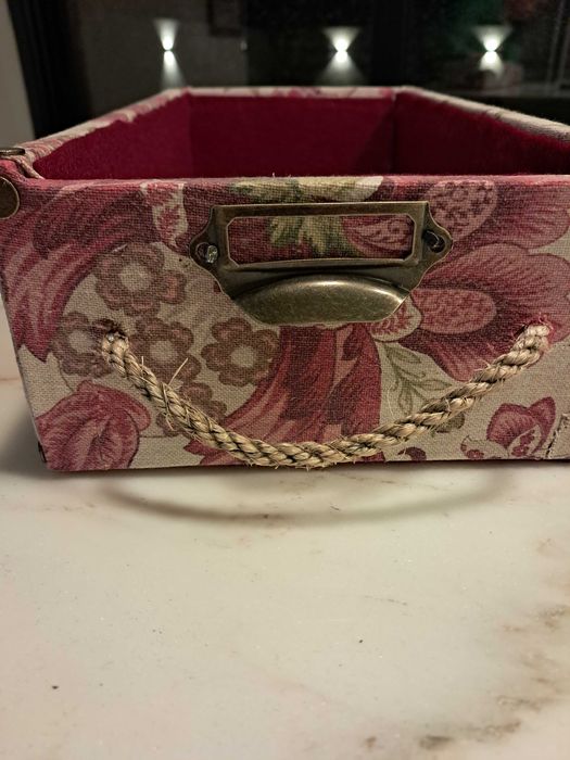 Caixa de madeira forrada