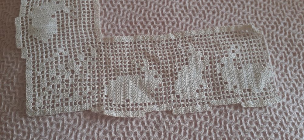 Quatro Belos Naperons e Entremeio Linhas Finas