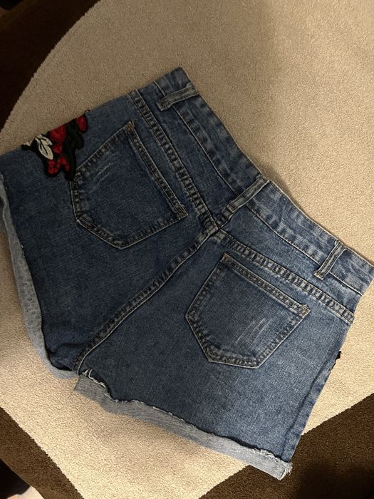 Джинсовые шорты