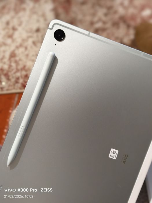 Vendo tablet Samsung S9 FE 128gb como novo com capa e S pen