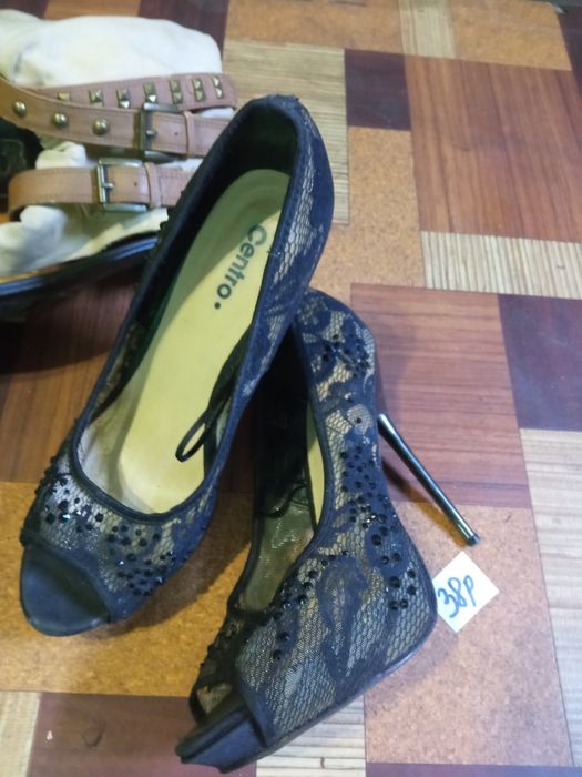 Лот разной обуви