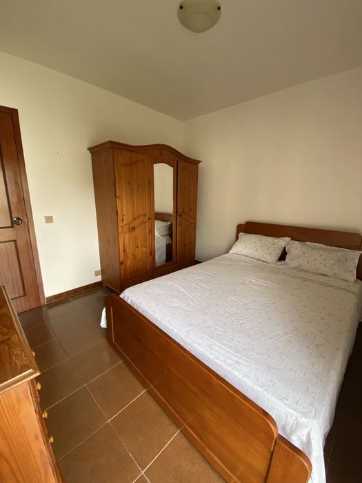 Quarto espaçoso, luminoso e pronto a entrar