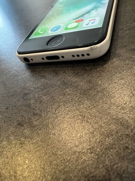 IPhone 5C, 8GB.    .