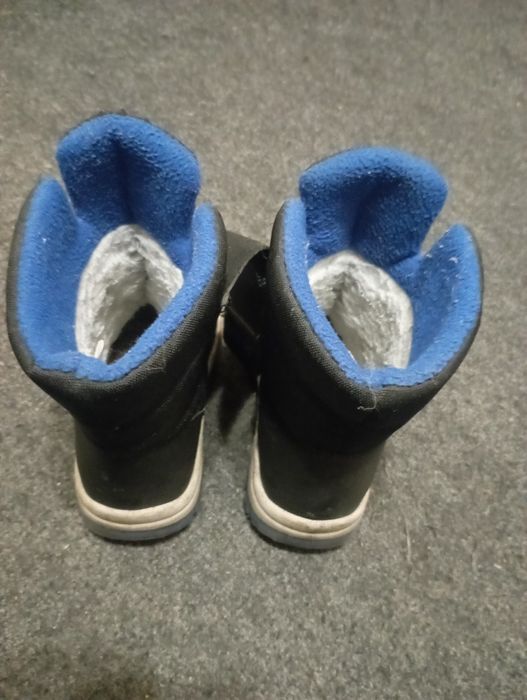 Дитячі чоботи чорні Sinsay утеплені 27 розмір, чудовий стан