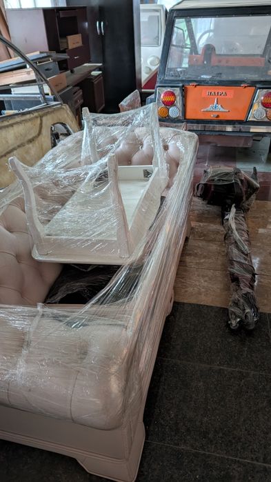 Продам кожаный диван со столиком в офис, прихожую или в баню