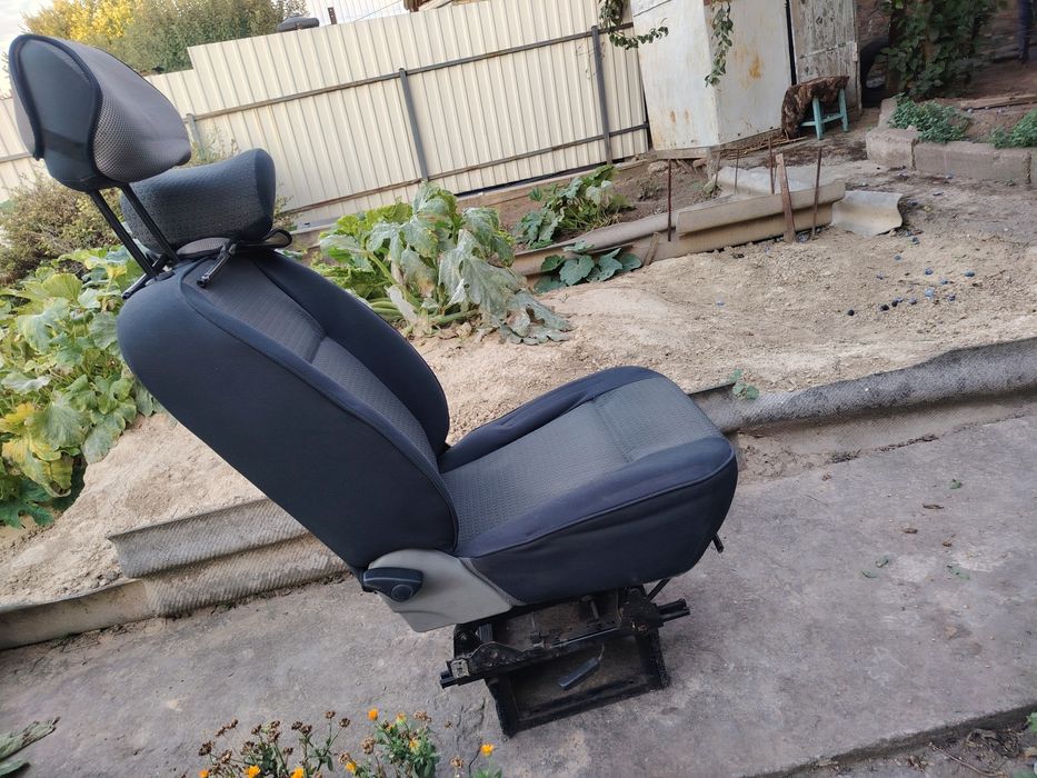 продам 2 сідіння з Рено Трафіка