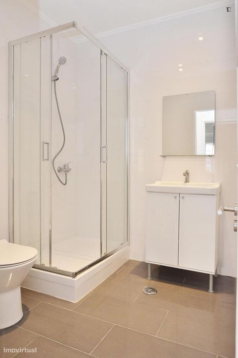 Quarto - localizado em Entrecampos Lisbon