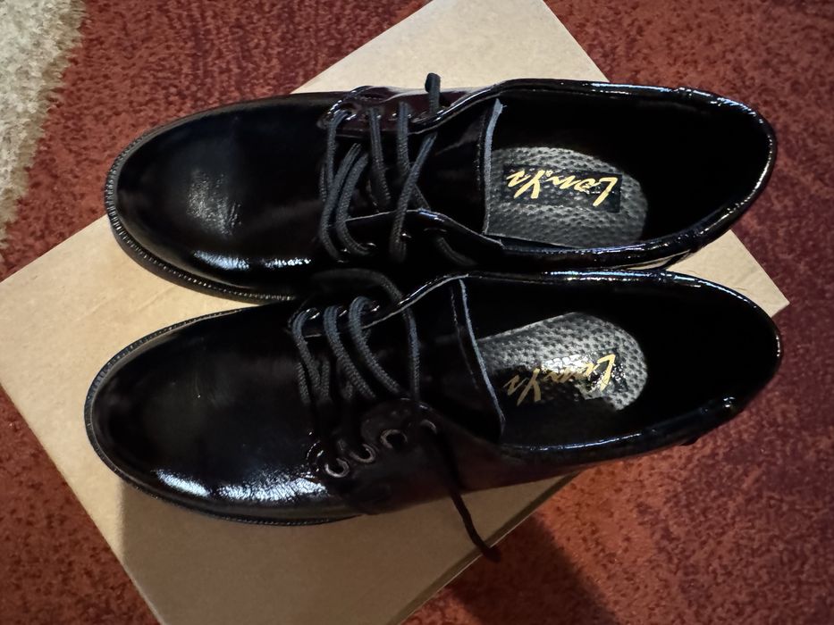 Нові шкіряні туфлі 36 розмір