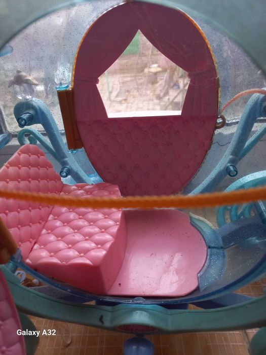 Продам карету з коником і лялькою для дівчинки