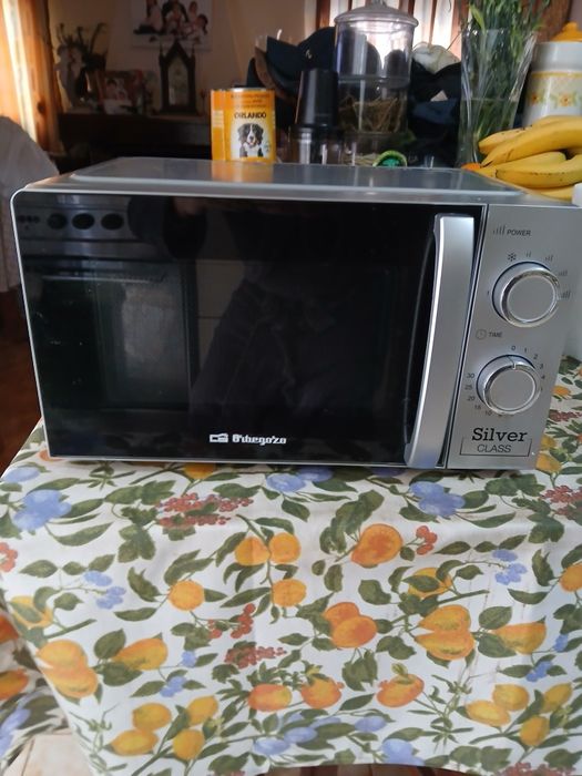 Microondas semi-novo Orbegozo 1100 watts