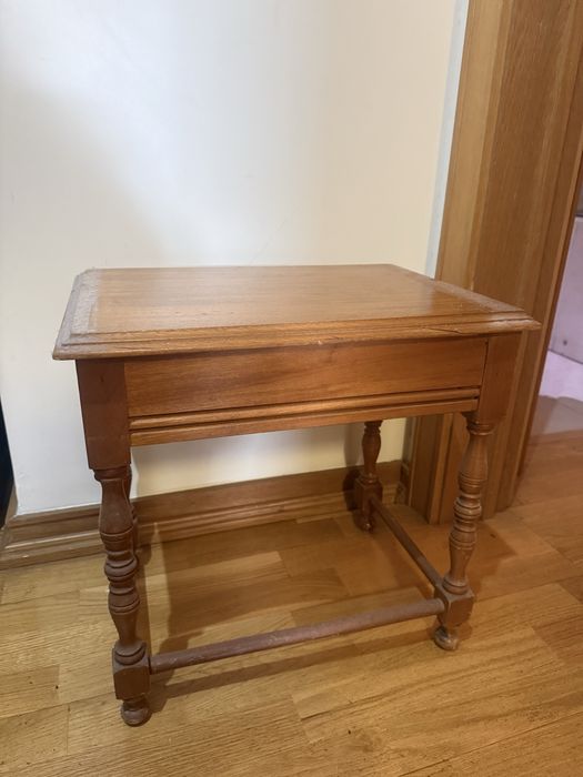 Bancos de madeira (grande e pequeno)