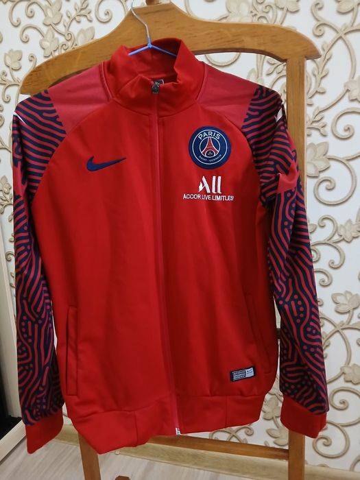 Продам спортивную кофту Nike