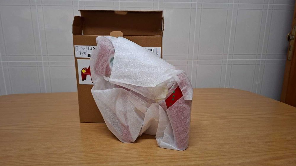 Ikea FINANSIELL Cavalo em Madeira Vermelha