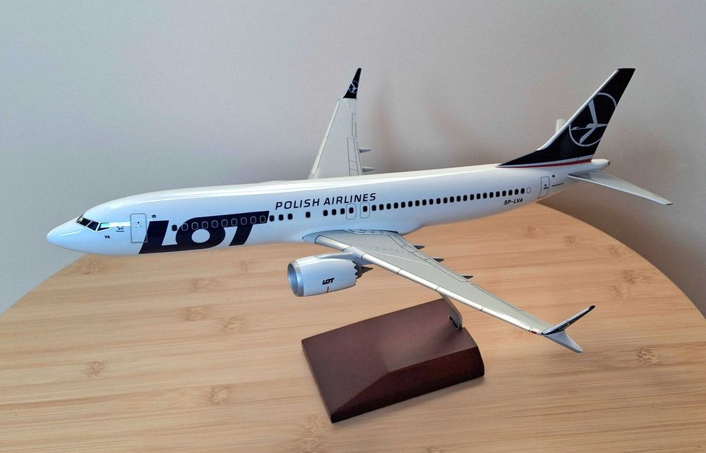 Boeing 737 Max LOT skala 1:100
