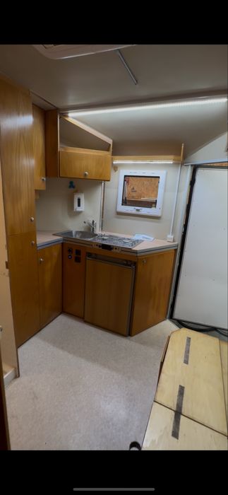 Reboque fechado para carro