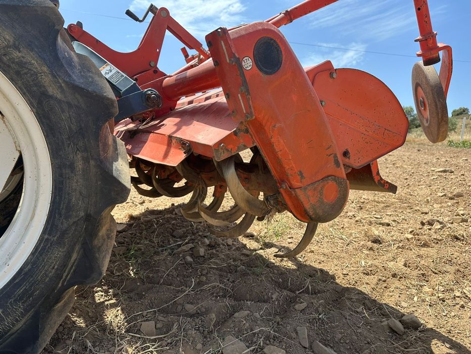 Trator Hitachi 24cv