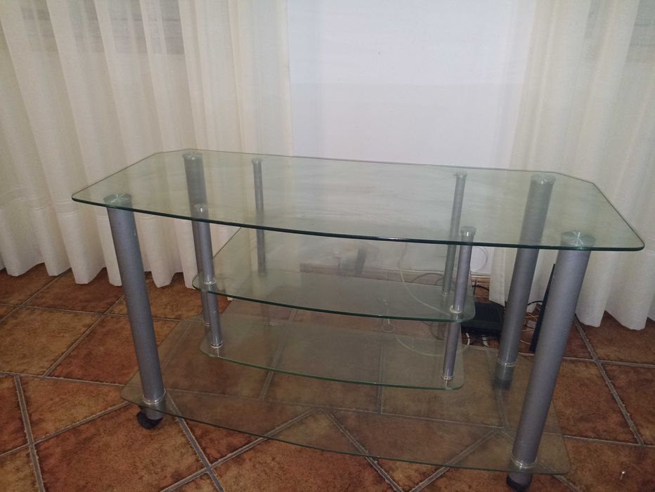 Mesa para troca de um ferro de engomar ou máquina de café