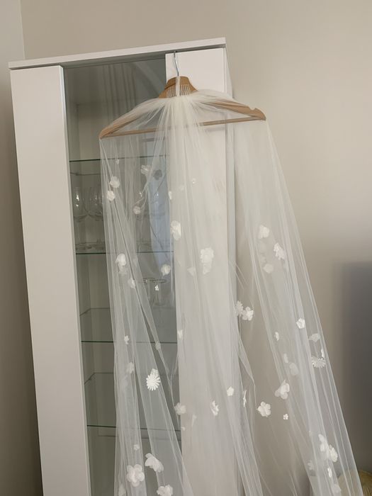 Tiulowy welon w kwiaty