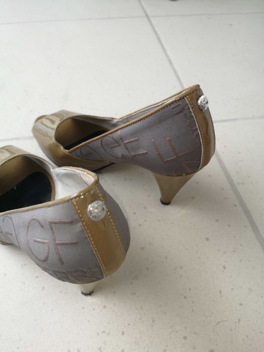 GF FERRE Gianfranco Ferre buty włoskie szpilki czółenka skórzane r.39
