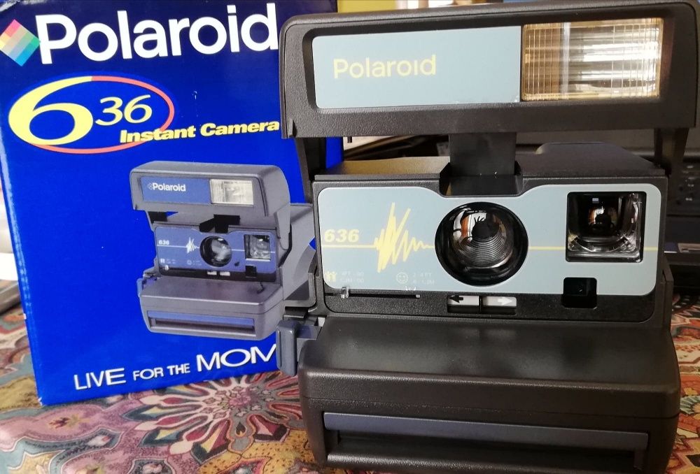 Máquina fotográfica Polaroid 636
