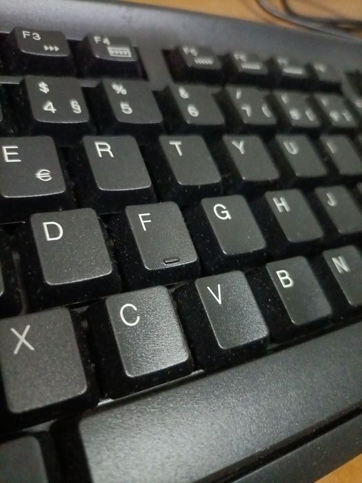 Teclado em bom estado, como novo a  funcionar perfeitamente...