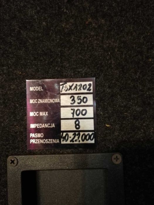 Kolumny estradowe pasywne.