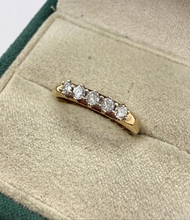 Złoty pierścionek z diamentami 0,25ct