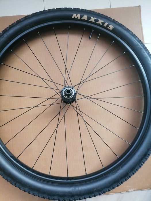 Rodas Bontrager TR 29"x25 center lock cubo shimano MS 12V com pneus.