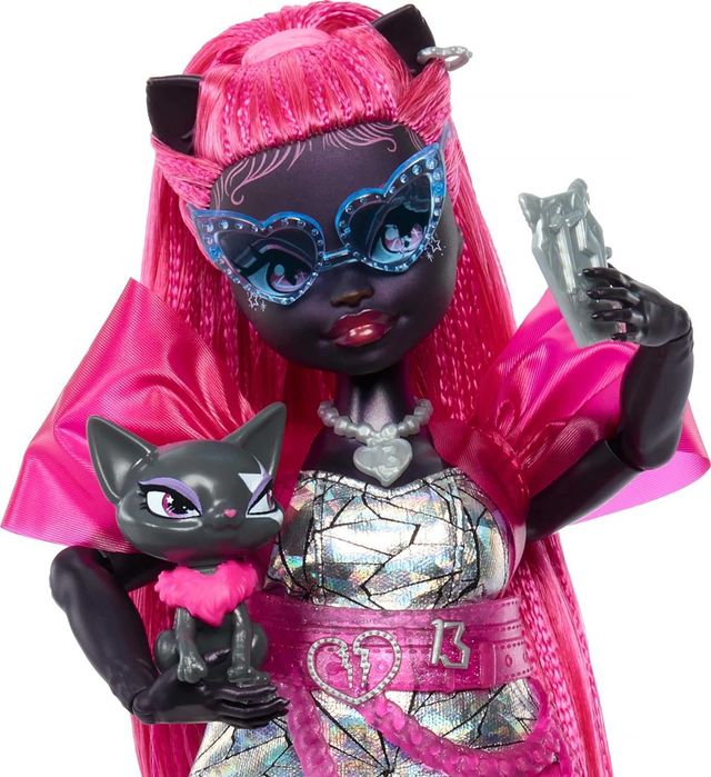Монстер Хай Кетті Нуар Monster High Catty Noir Doll with Pet Cat HXH76