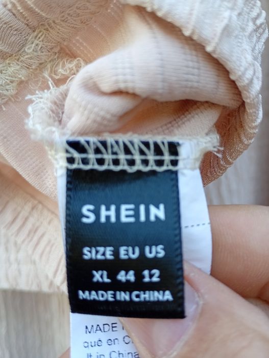 Vestidos e roupa de mulher semi nova 1€ apenas