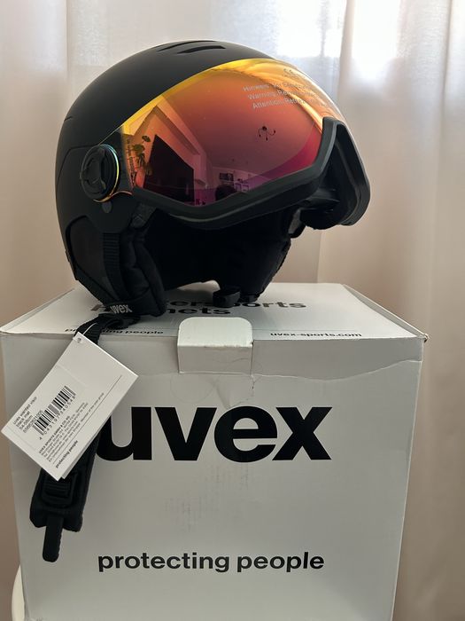 Kask narciarski z okularami uvex