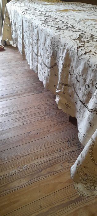 Toalha linho bordado madeira