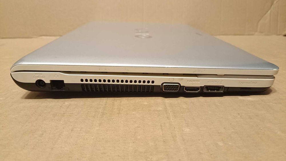 Laptop : SONY PCG-71211M i3 4GB 500HDD