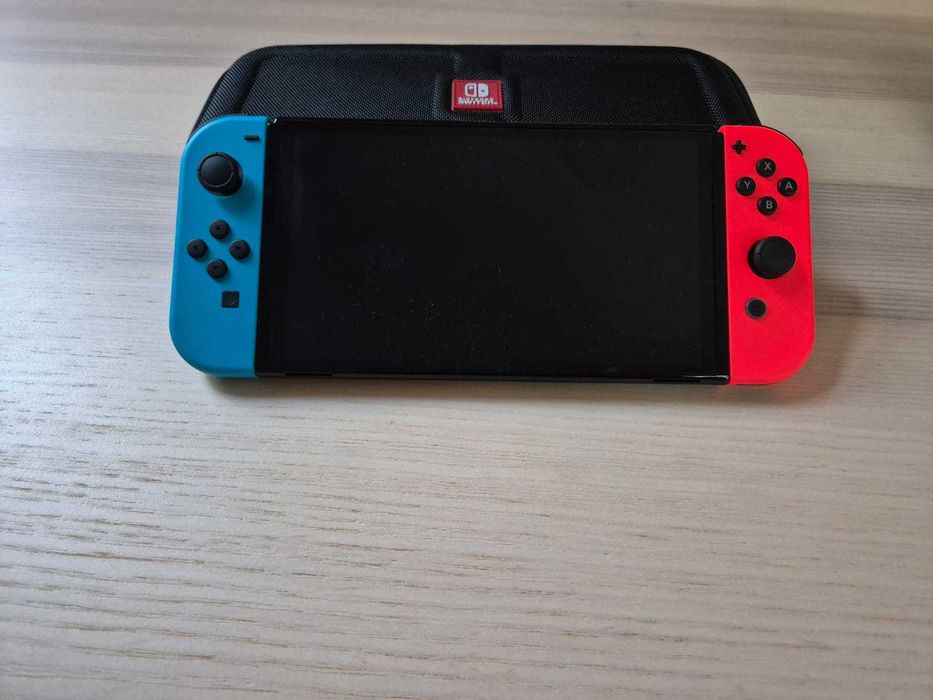 Nintendo Switch OLED + Bolsa de Transporte + Jogo "Hogwarts Legacy"