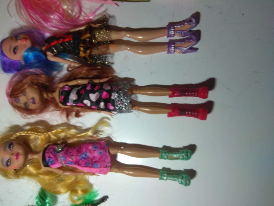 Колекція різних Ляльок Монстер хай