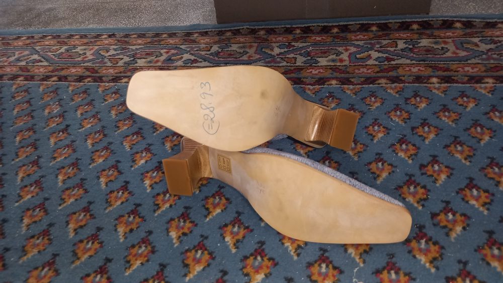 Sandália de mula de salto de bloco para mulher