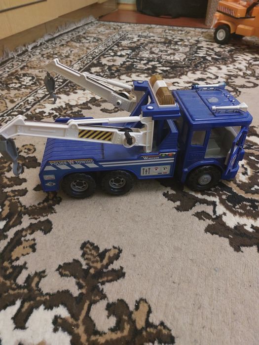 Продам машинку тягач