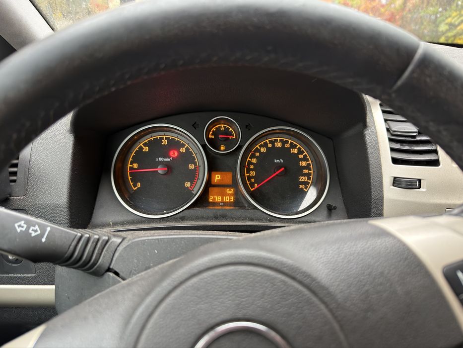 Opel Zafira. Automat, hak, 7 os., zatankowany