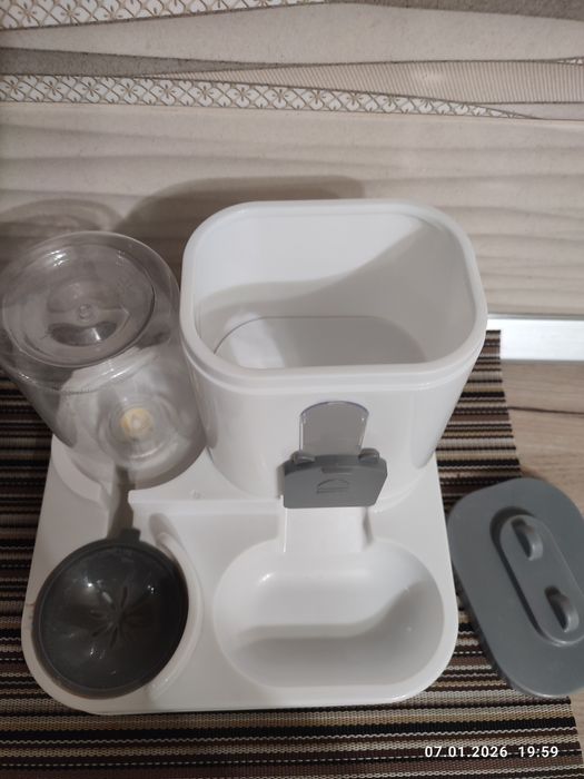 Годівничка для кота