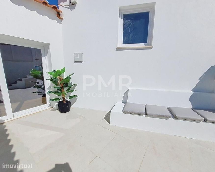 Moradia T2 Totalmente Remodelada em Caxias