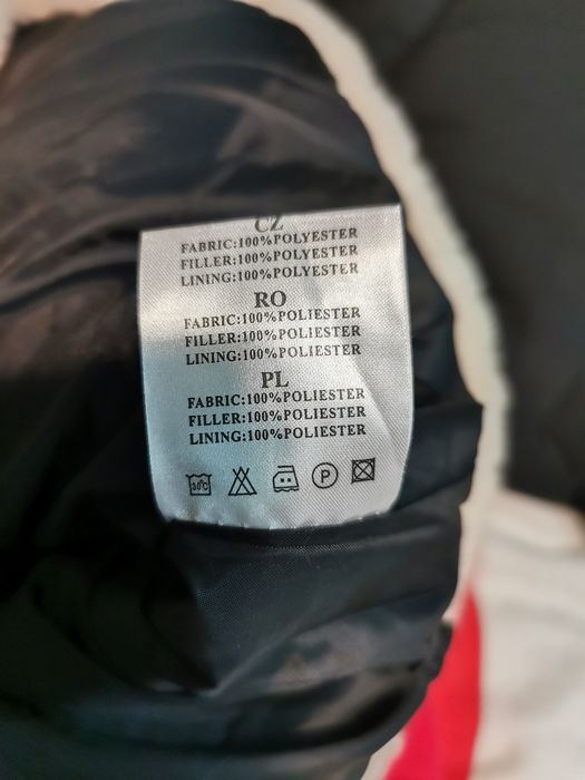 Nowa Kurtka rozm. L, z wyszytym logo NF.