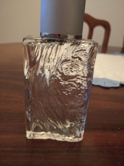 Frasco de perfume vazio