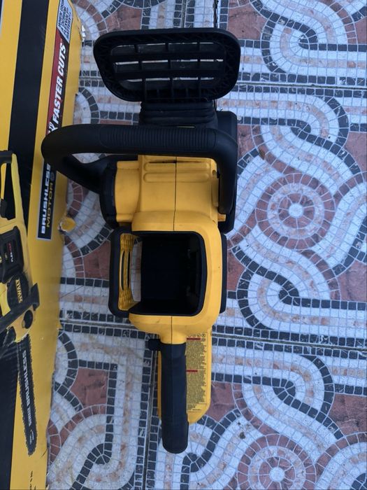 Пила цепочна Dewalt DCCS670B