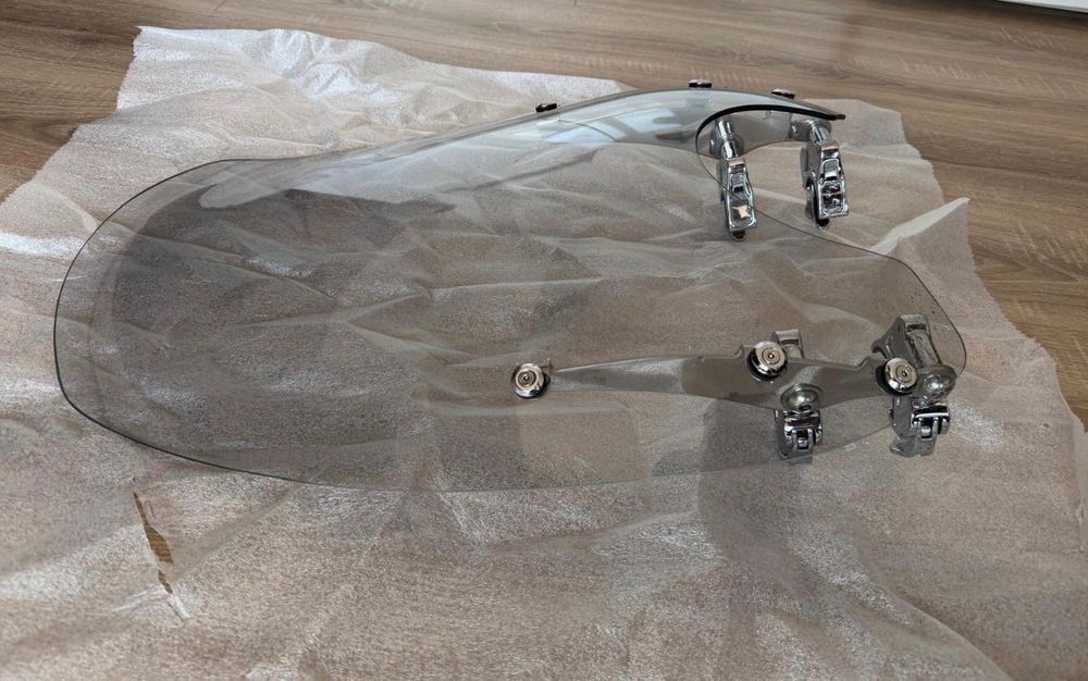Wind Splitter 19” Quick-Release Windshield – Light Smoke & Polished Finish